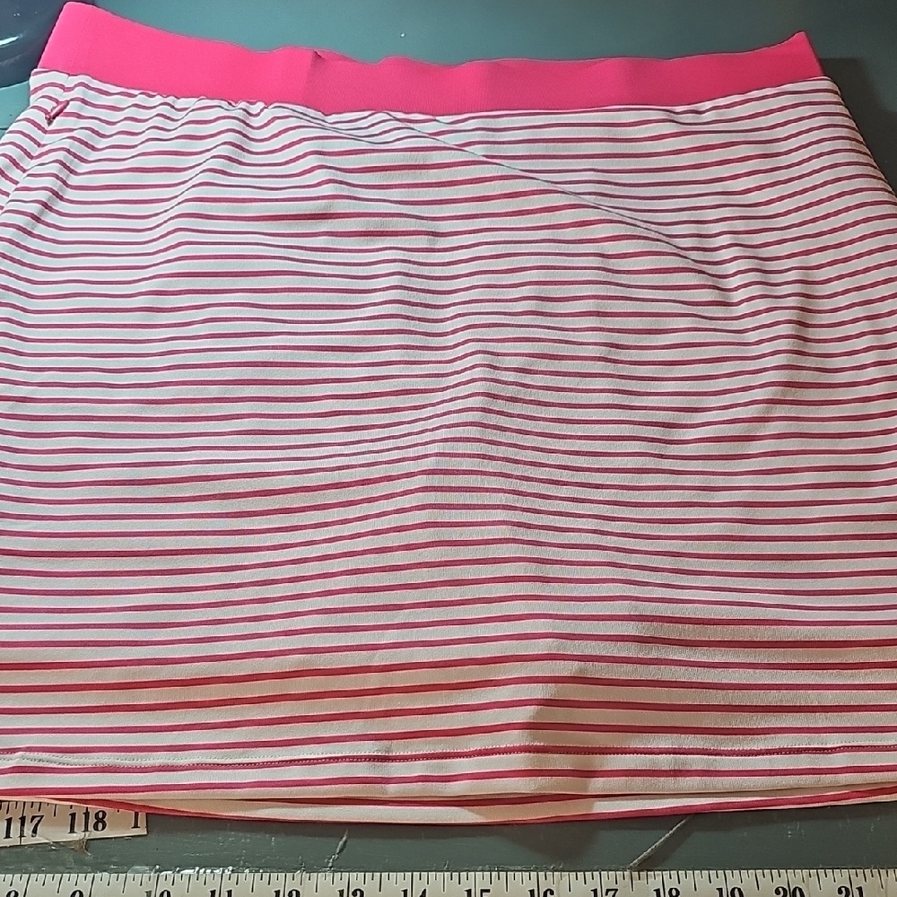Chicos Pink Striped Women's Skort. Zipper Pockets Size 12.